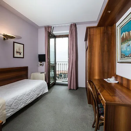 Moderno Hotel 3*