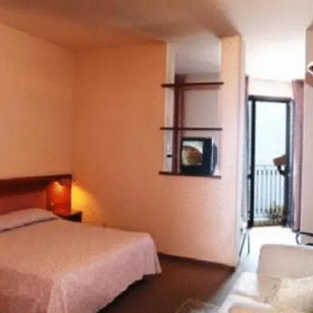 Moderno Hotel 3*